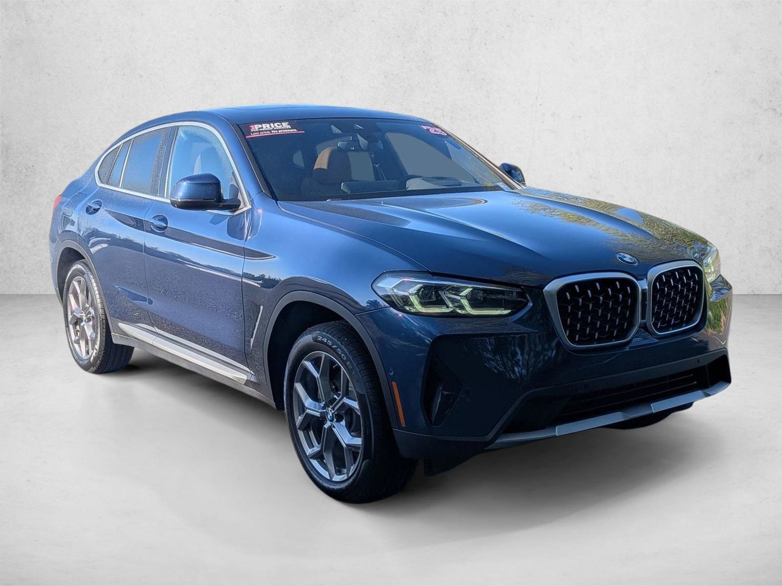 Used 2025 BMW X4 xDrive30i AWD/4WD image 3