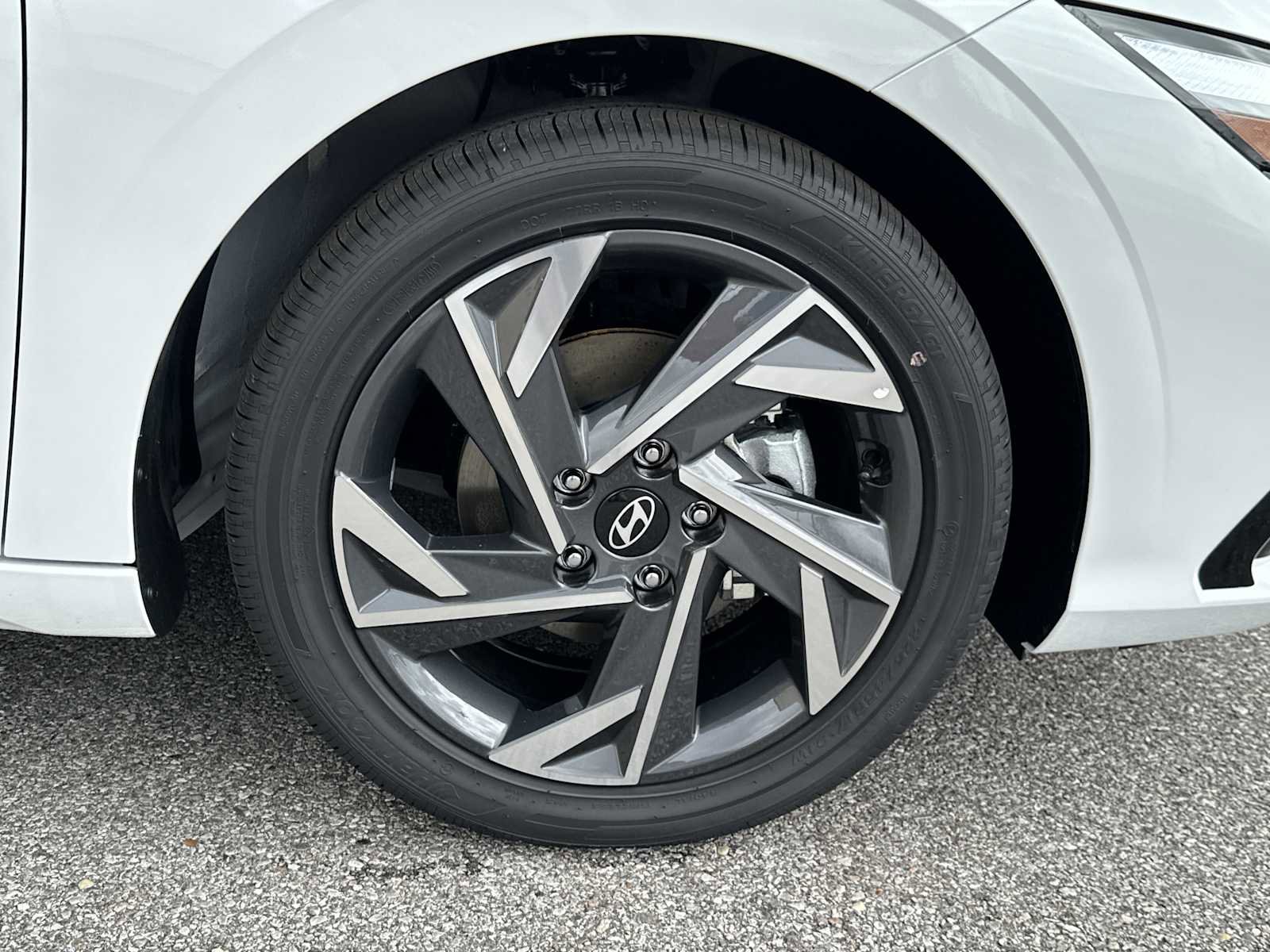 New 2026 Hyundai Elantra Limited FWD image 7