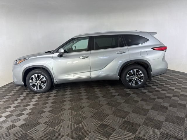 Used 2020 Toyota Highlander XLE w/ Protection Package #3 AWD/4WD image 10
