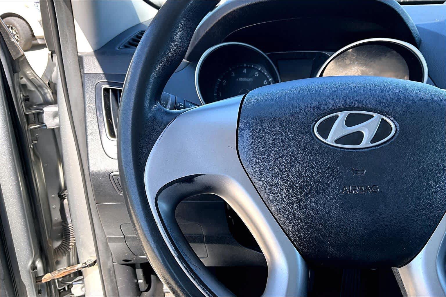 Used 2010 Hyundai Tucson GLS FWD image 23