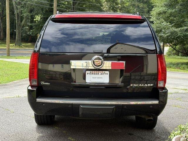 Used 2013 Cadillac Escalade ESV Luxury AWD/4WD image 31