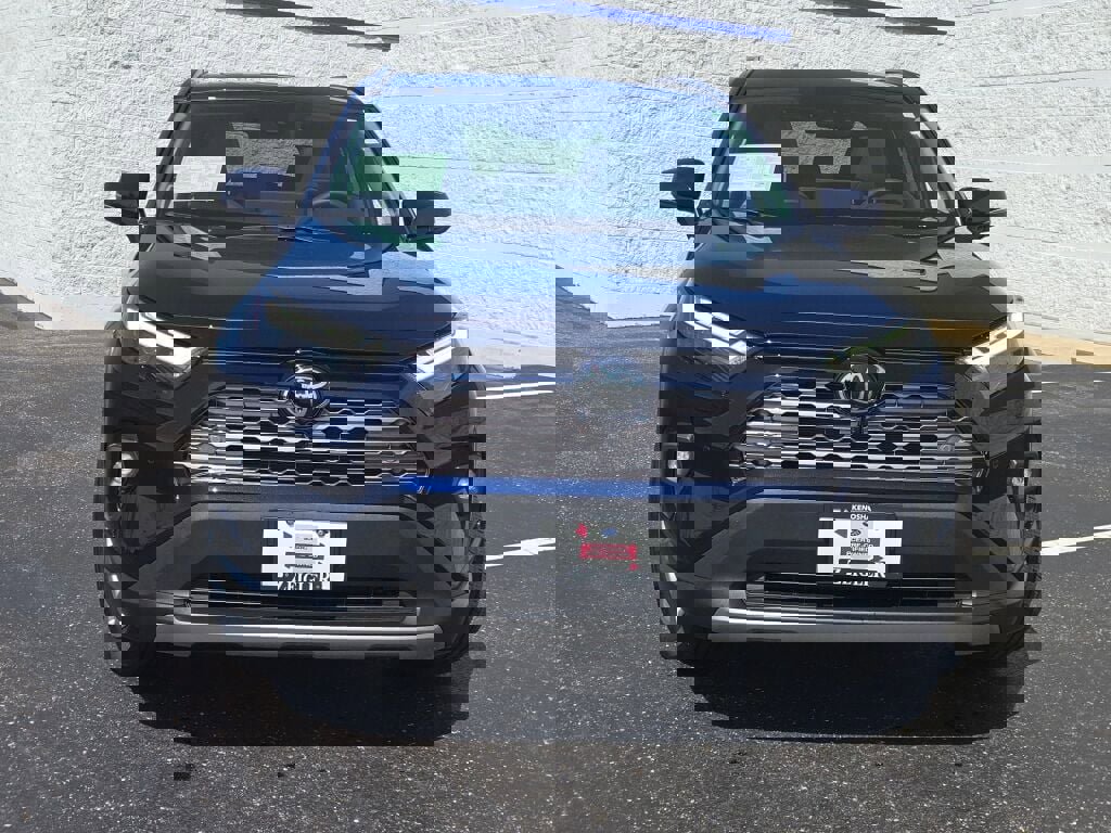 Used 2025 Toyota RAV4 Limited w/ Advanced Technology Package image 4