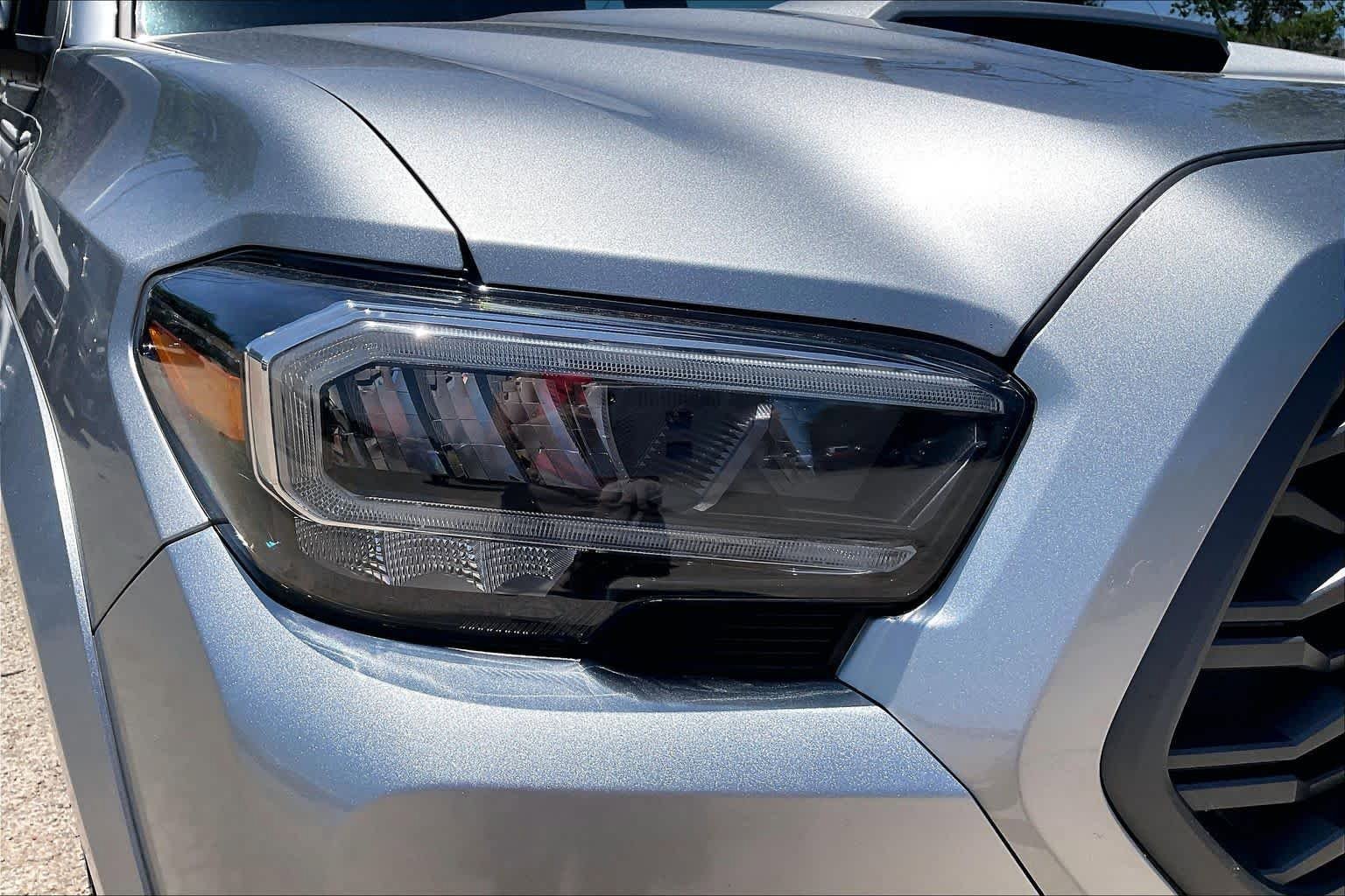 Used 2022 Toyota Tacoma TRD Sport w/ TRD Premium Sport Package RWD image 28