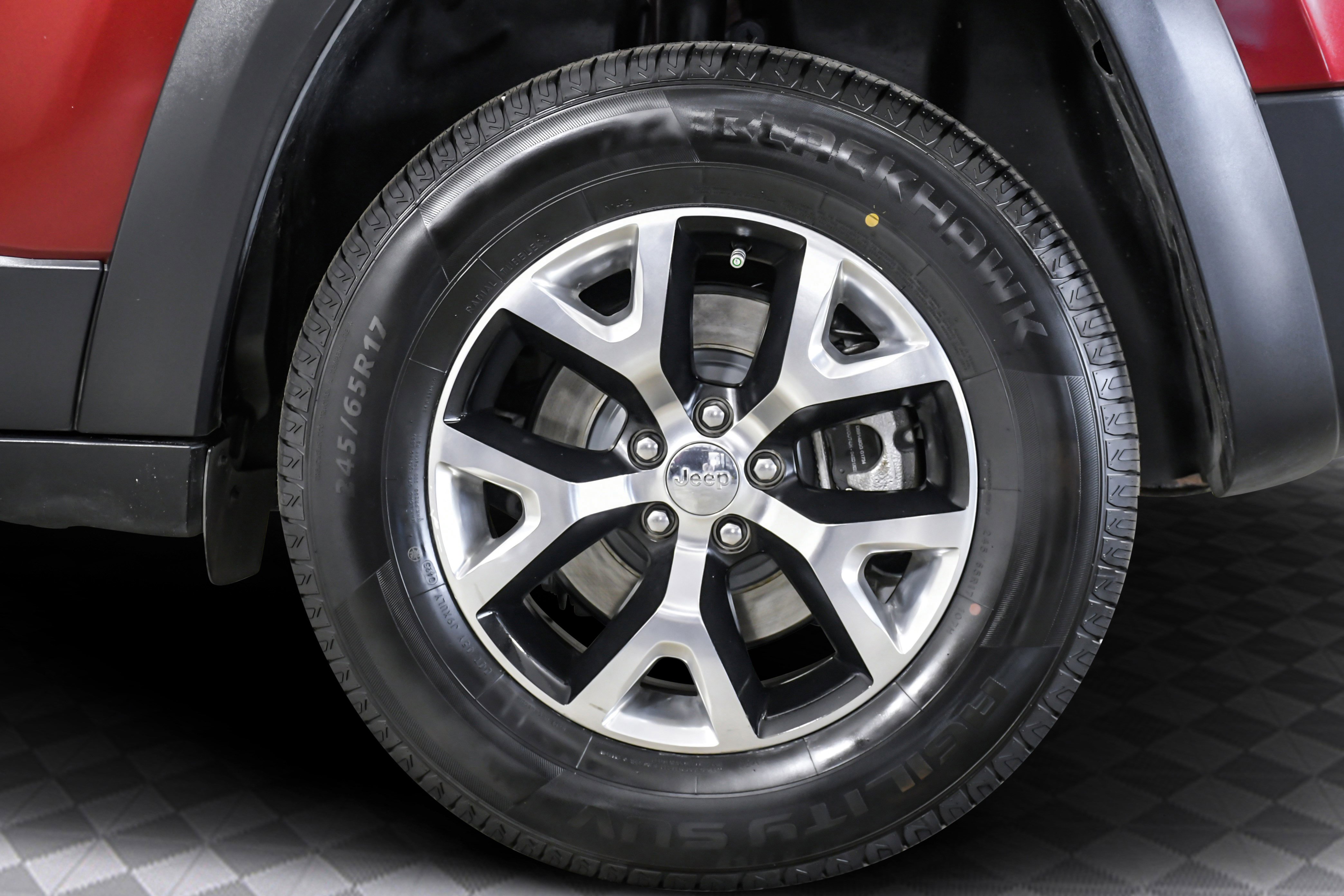 Used 2016 Jeep Cherokee Trailhawk w/ Comfort/Convenience Group image 36