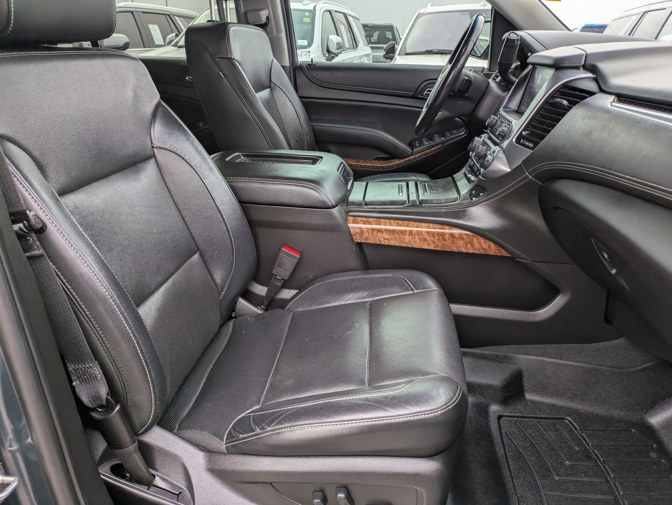 Used 2019 Chevrolet Suburban Premier w/ RST Edition image 27