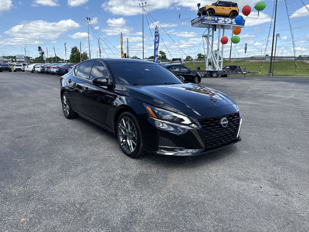 Used 2024 Nissan Altima 2.0 SR FWD image 15