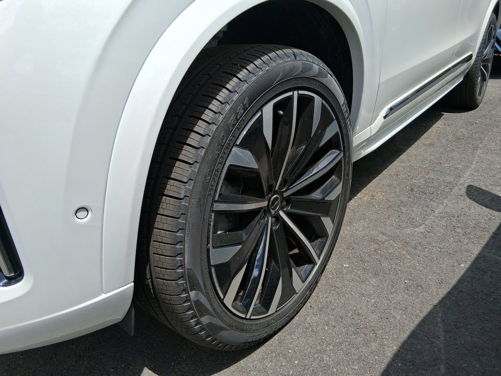 New 2026 Volvo XC90 T8 Plus w/ Protection Package Premier AWD/4WD image 4