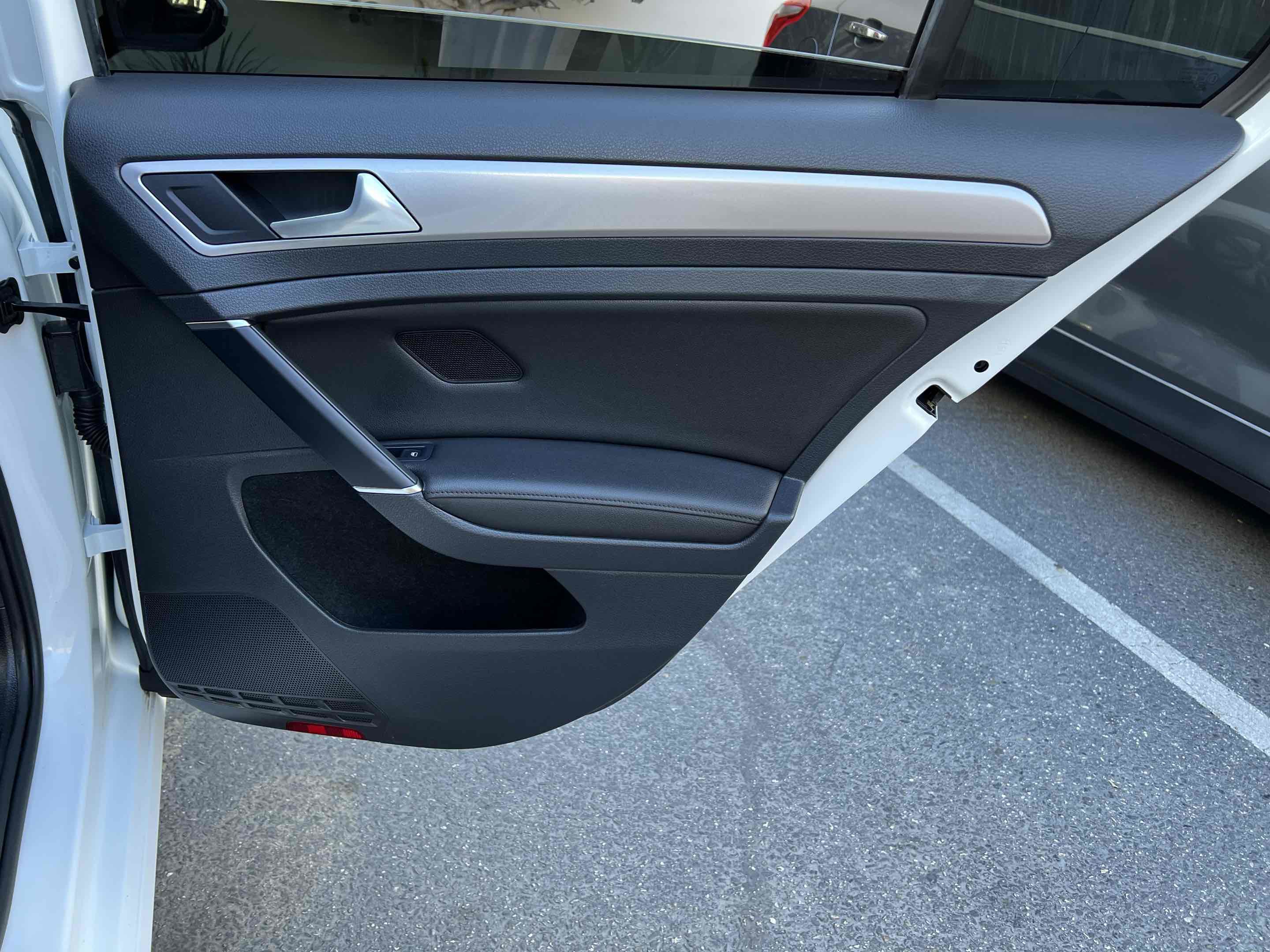 Used 2015 Volkswagen e-Golf SEL Premium FWD image 64