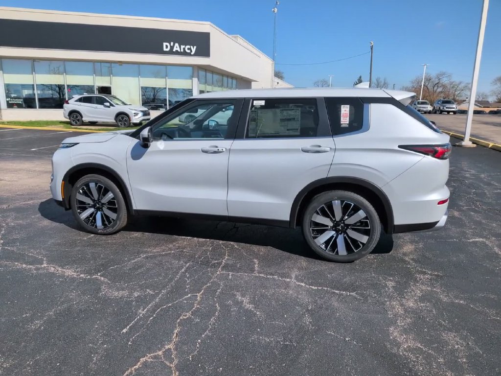 New 2026 Mitsubishi Outlander SE AWD/4WD image 14