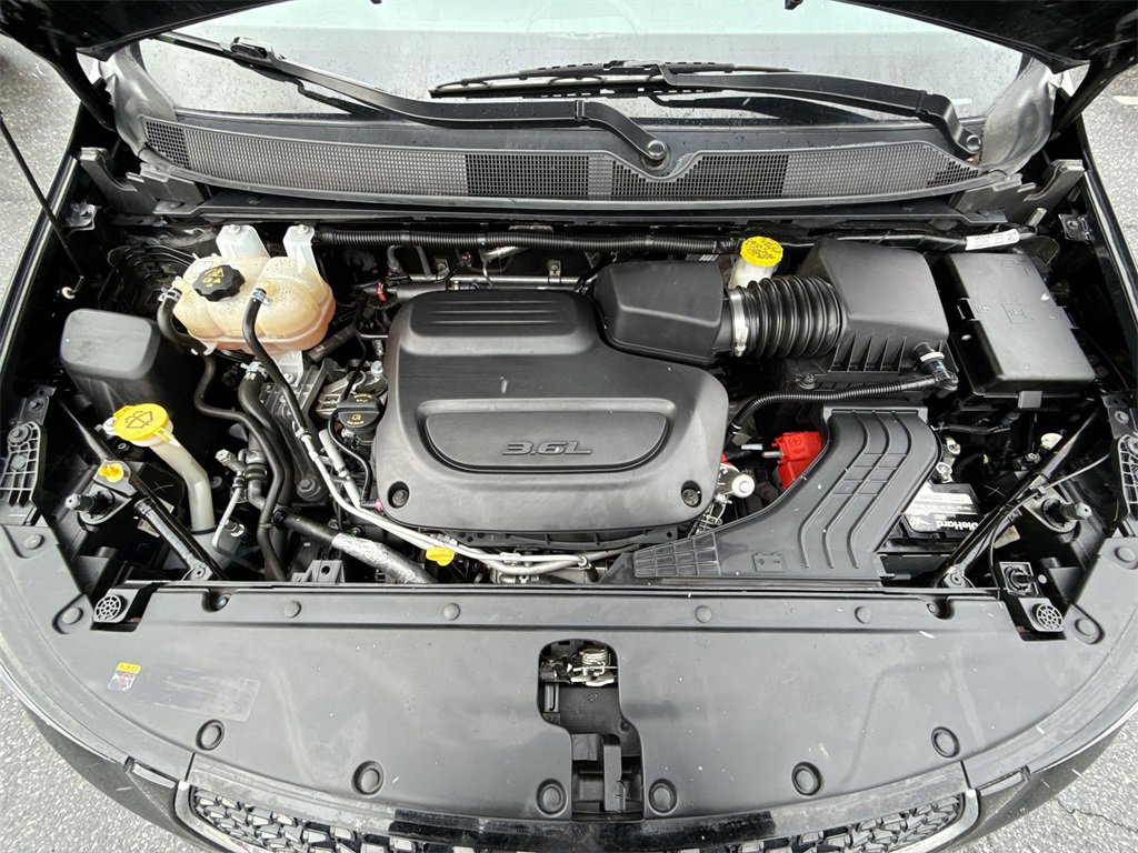 Used 2023 Chrysler Pacifica Touring-L image 17