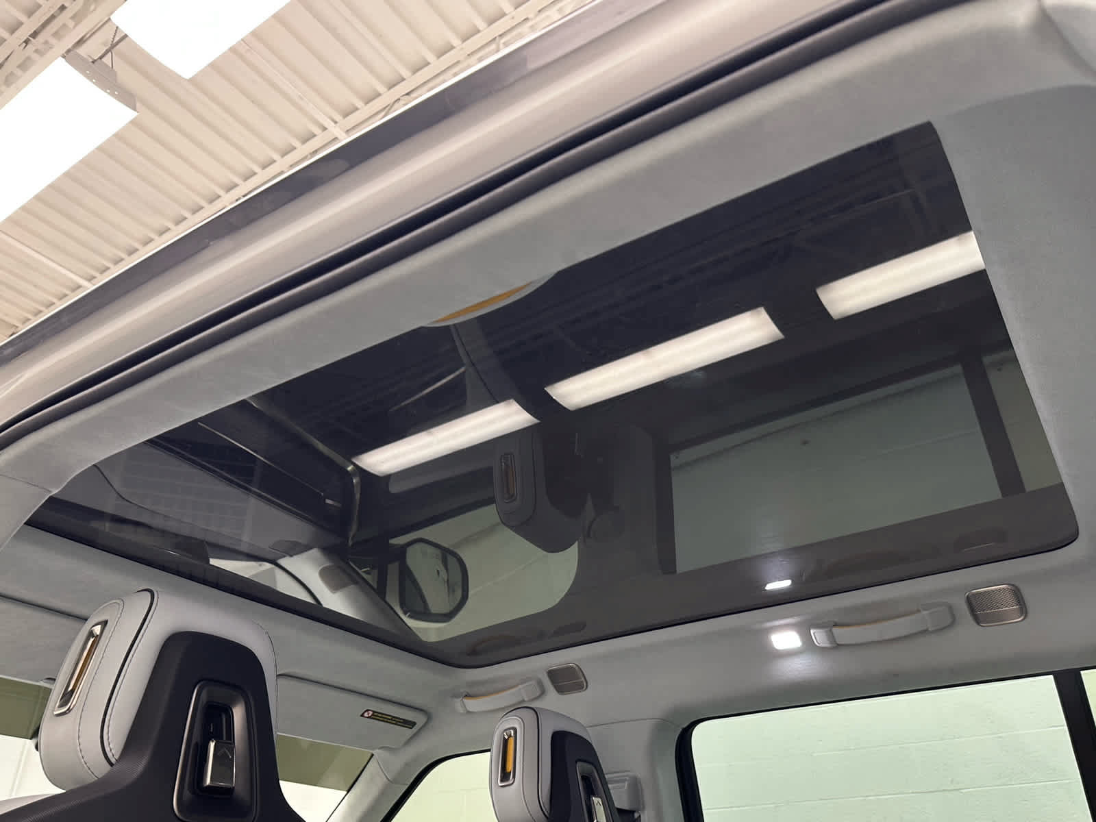 Used 2023 Rivian R1S Adventure Dual AWD/4WD image 39