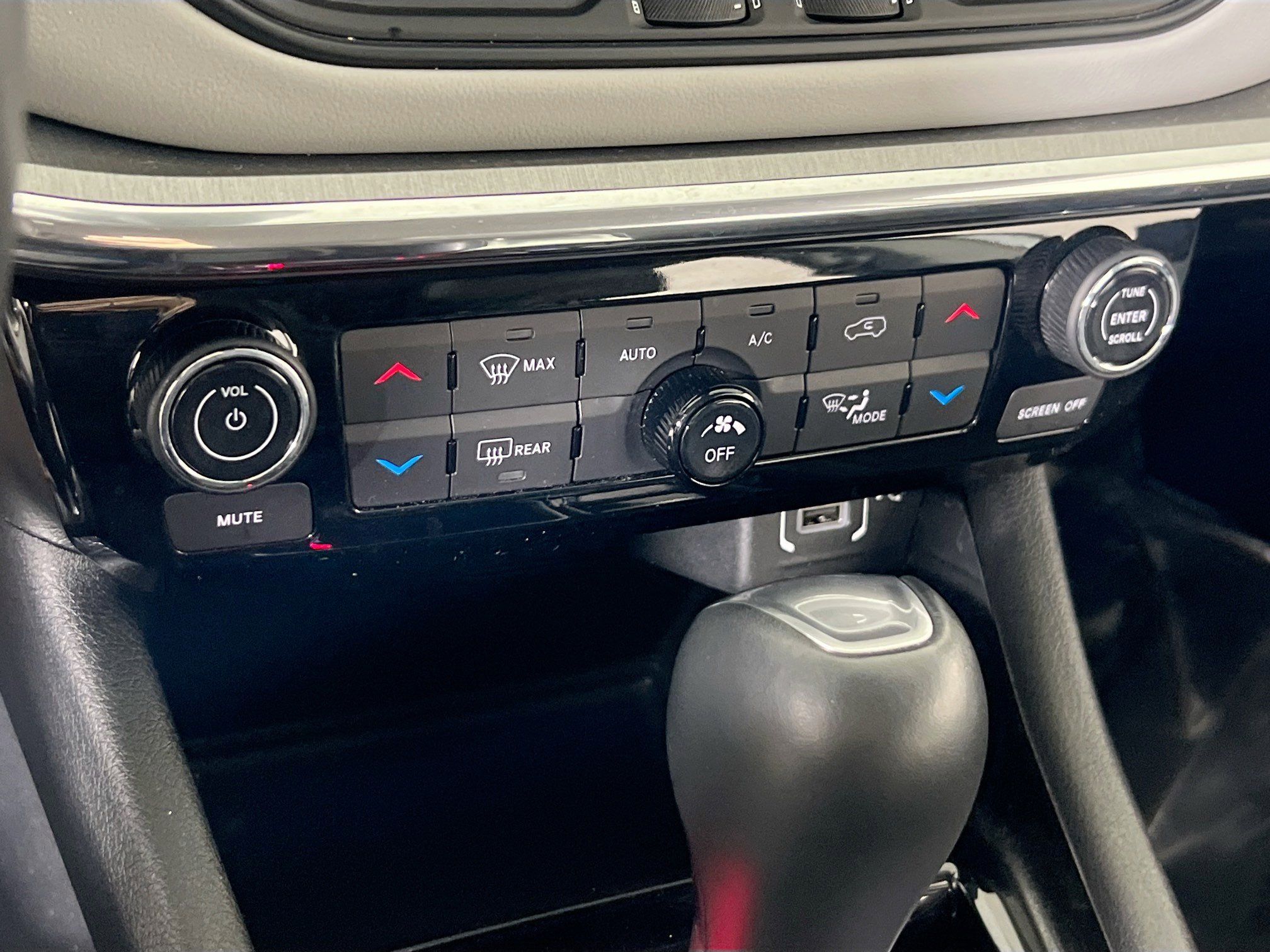 Used 2022 Jeep Compass Limited image 15