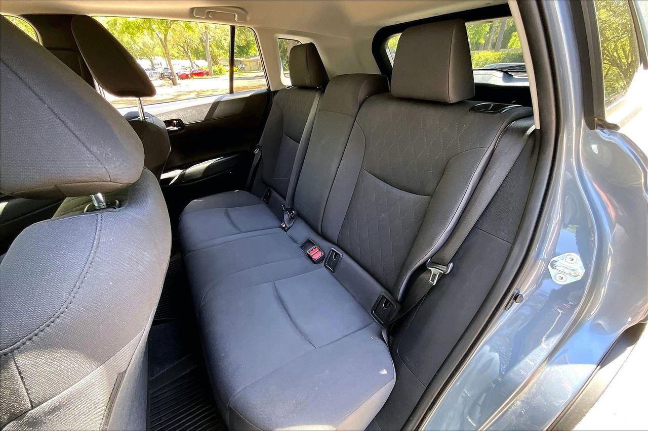 Used 2024 Toyota Corolla Cross LE w/ Moonroof Package image 19