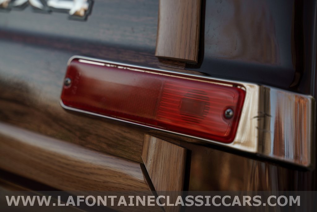 Used 1991 Jeep Grand Wagoneer Base image 32