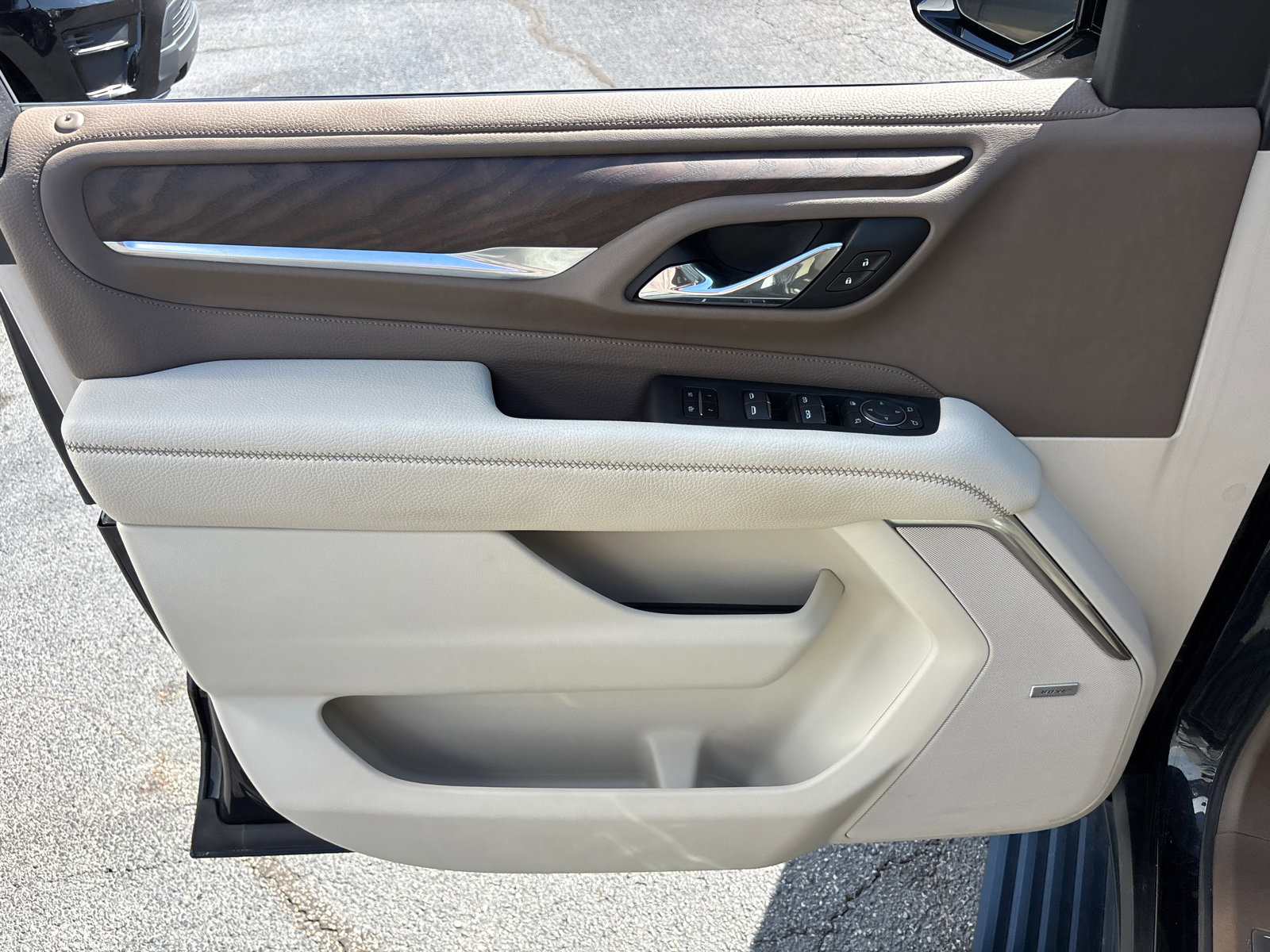 Used 2021 GMC Yukon Denali w/ Denali Premium Package image 11