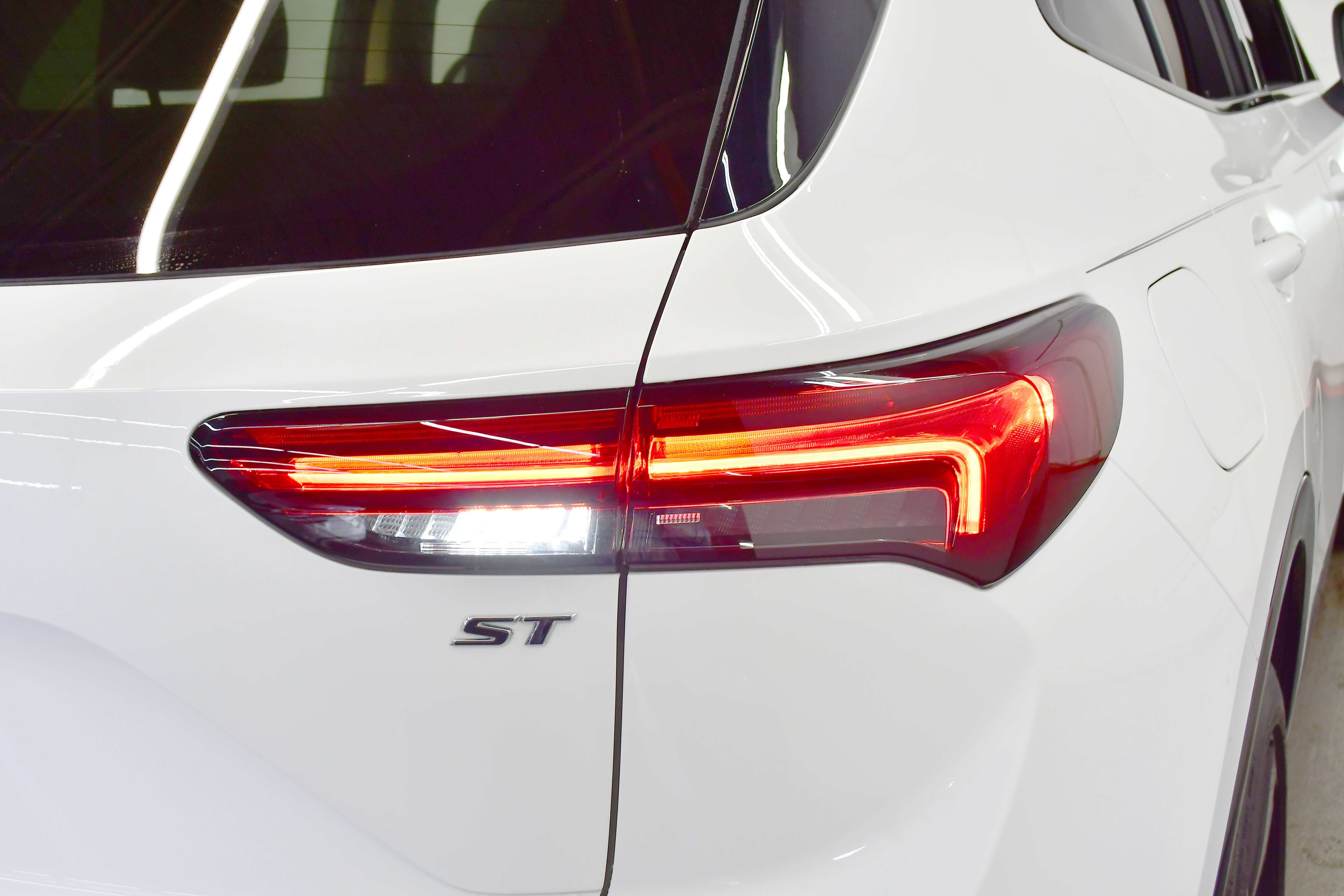 Used 2023 Buick Envision Essence w/ Sport Touring Package image 74