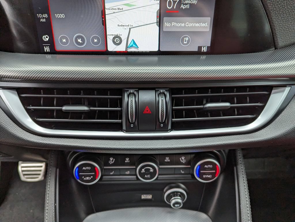Used 2022 Alfa Romeo Stelvio Veloce AWD/4WD image 24