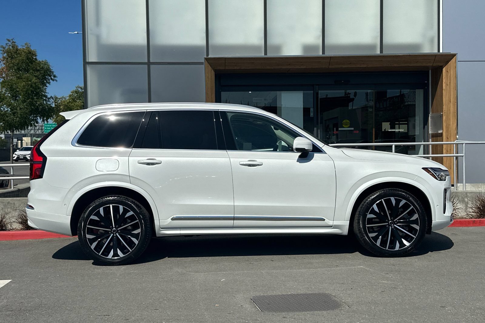 New 2027 Volvo XC90 T8 Ultra AWD/4WD image 8