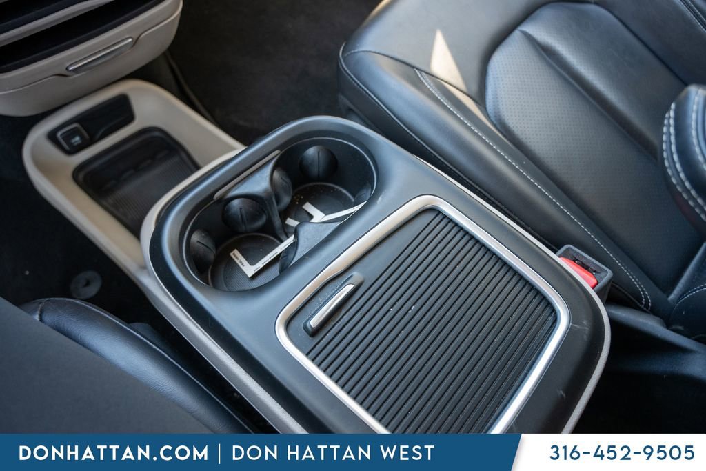 Used 2023 Chrysler Pacifica Touring-L FWD image 14