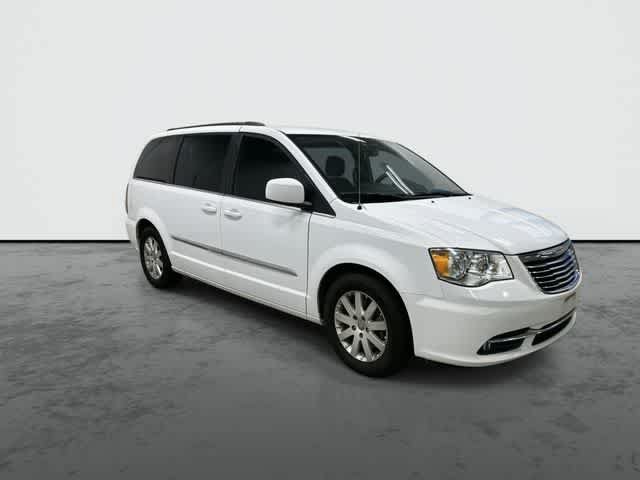 Used 2014 Chrysler Town & Country Touring FWD image 5