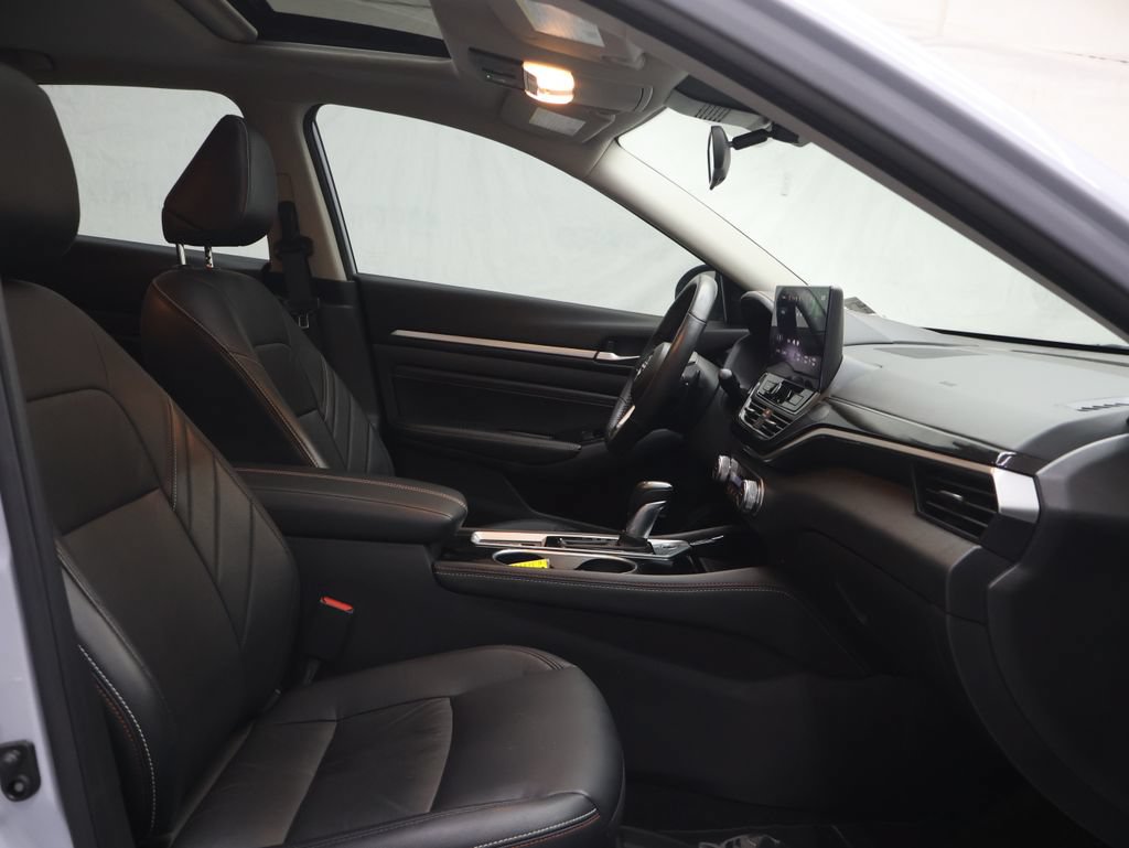 Used 2023 Nissan Altima 2.0 SR FWD image 9