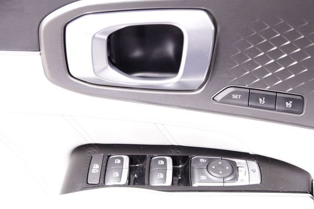 Used 2023 Kia Sorento SX Prestige image 25