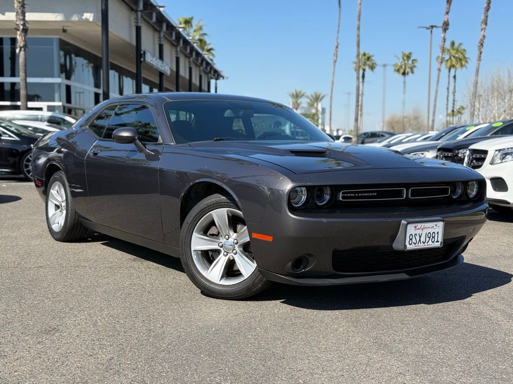 Used 2018 Dodge Challenger SXT image 1