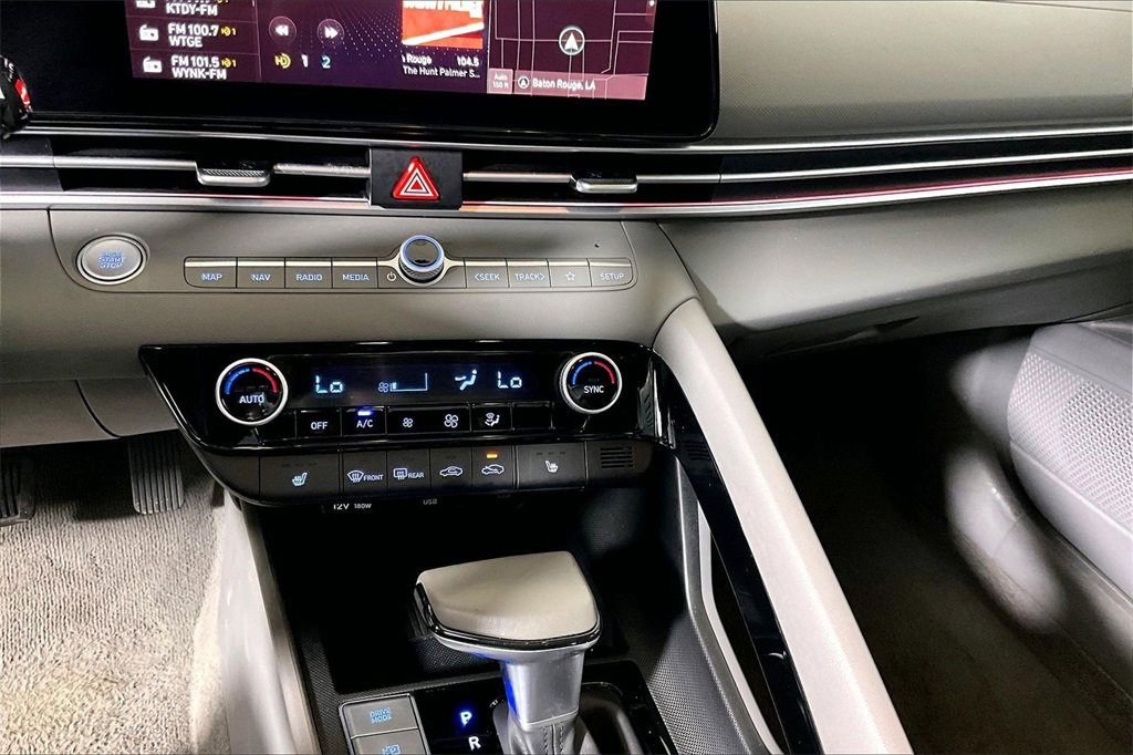 Used 2025 Hyundai Elantra SEL image 25