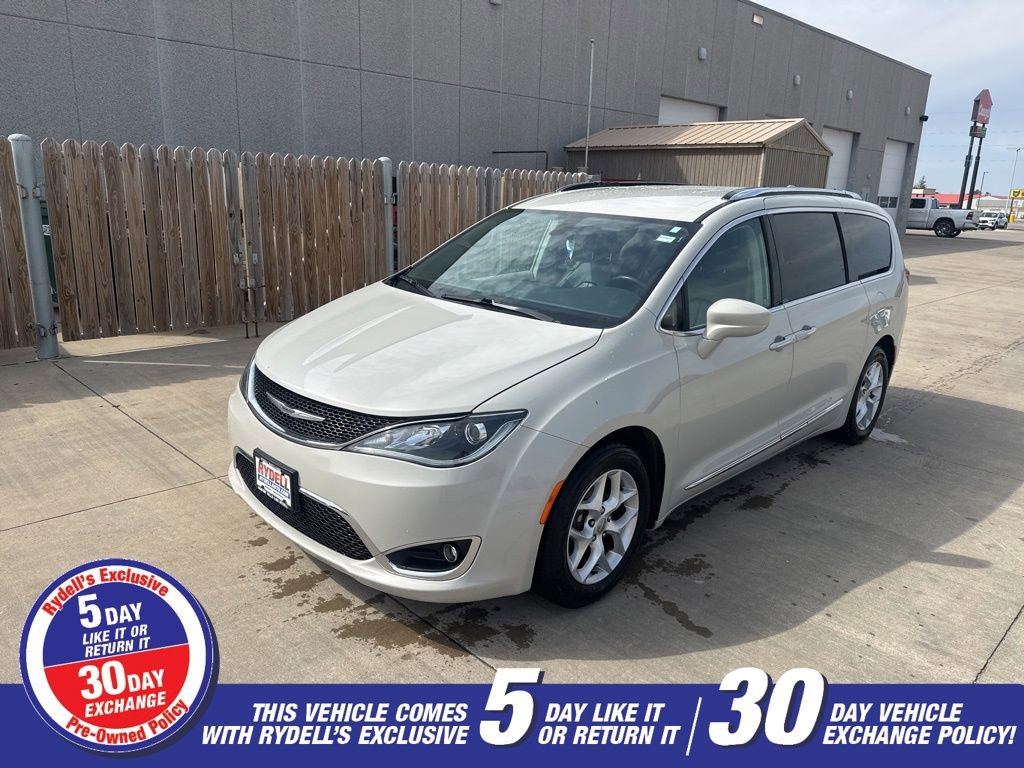 Used 2017 Chrysler Pacifica Touring-L Plus w/ Tire & Wheel Group image 2