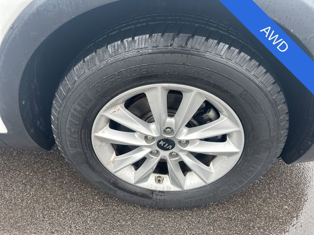 Used 2019 Kia Sorento LX image 39