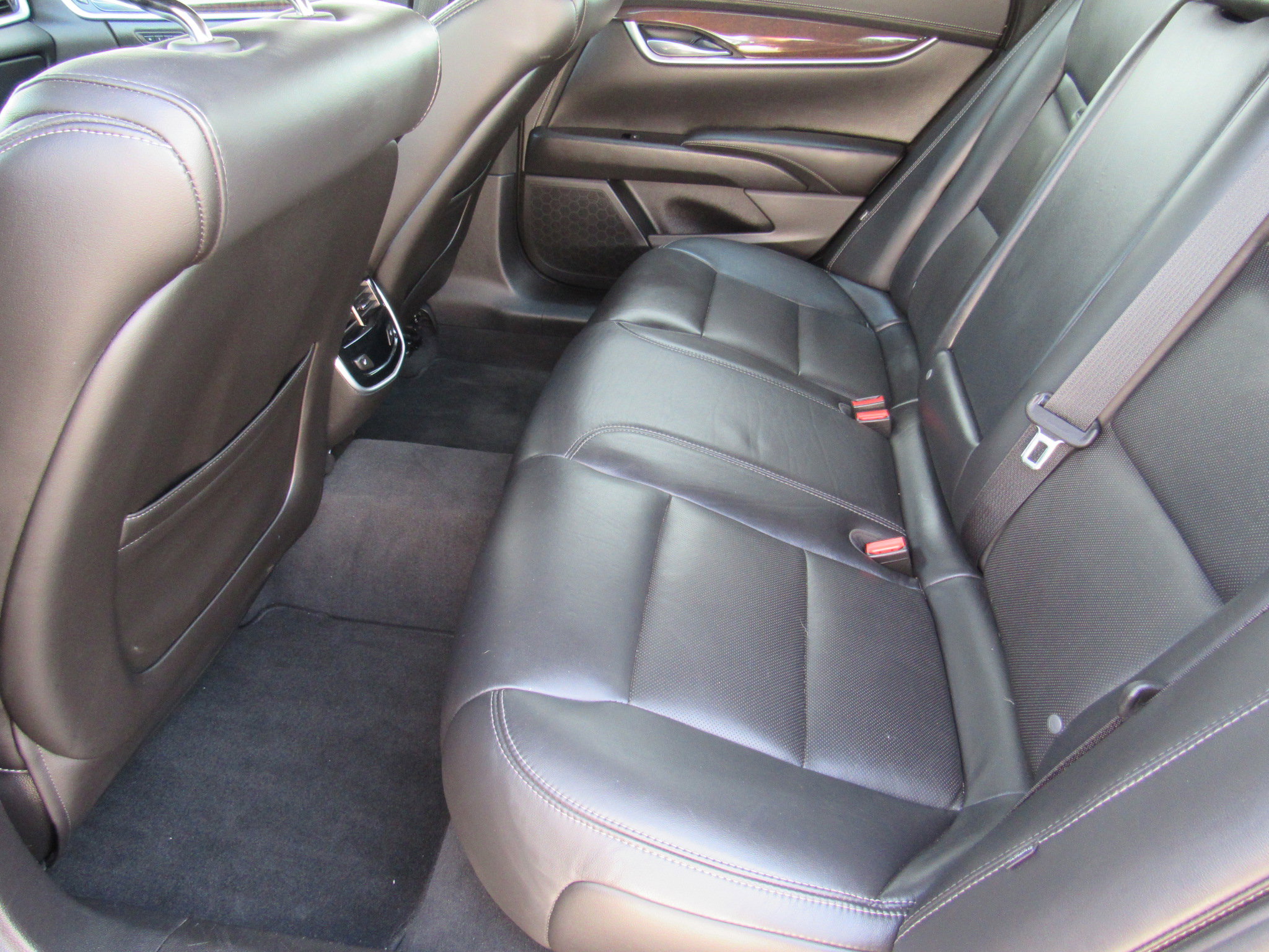 Used 2015 Cadillac XTS Luxury image 25