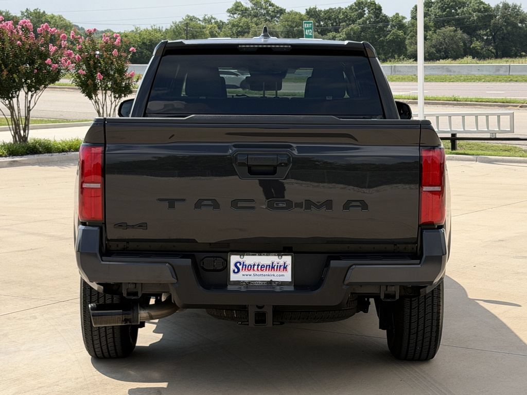 Used 2025 Toyota Tacoma SR5 AWD/4WD image 5