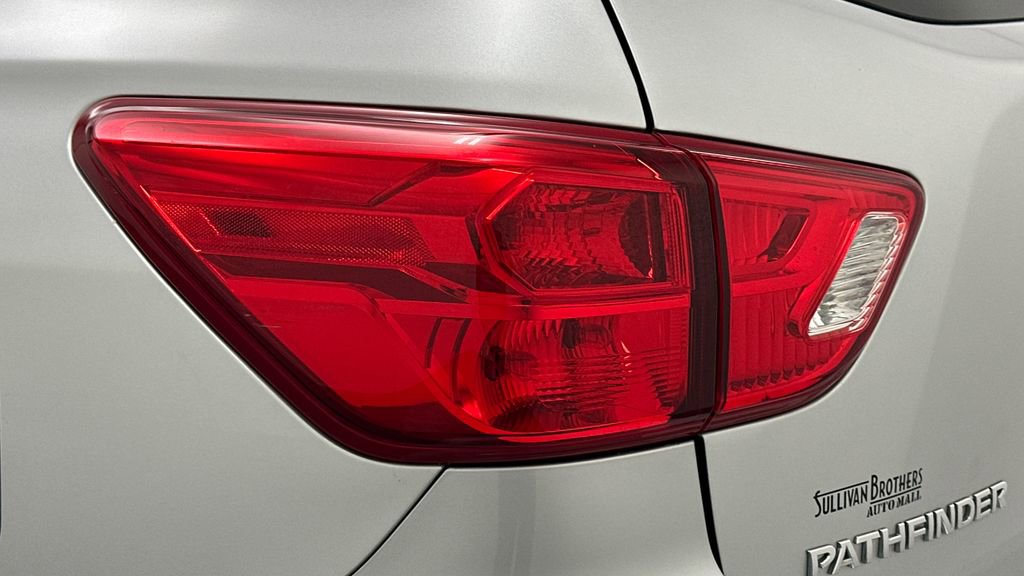 Used 2019 Nissan Pathfinder SV w/ SV Tech Package AWD/4WD image 21