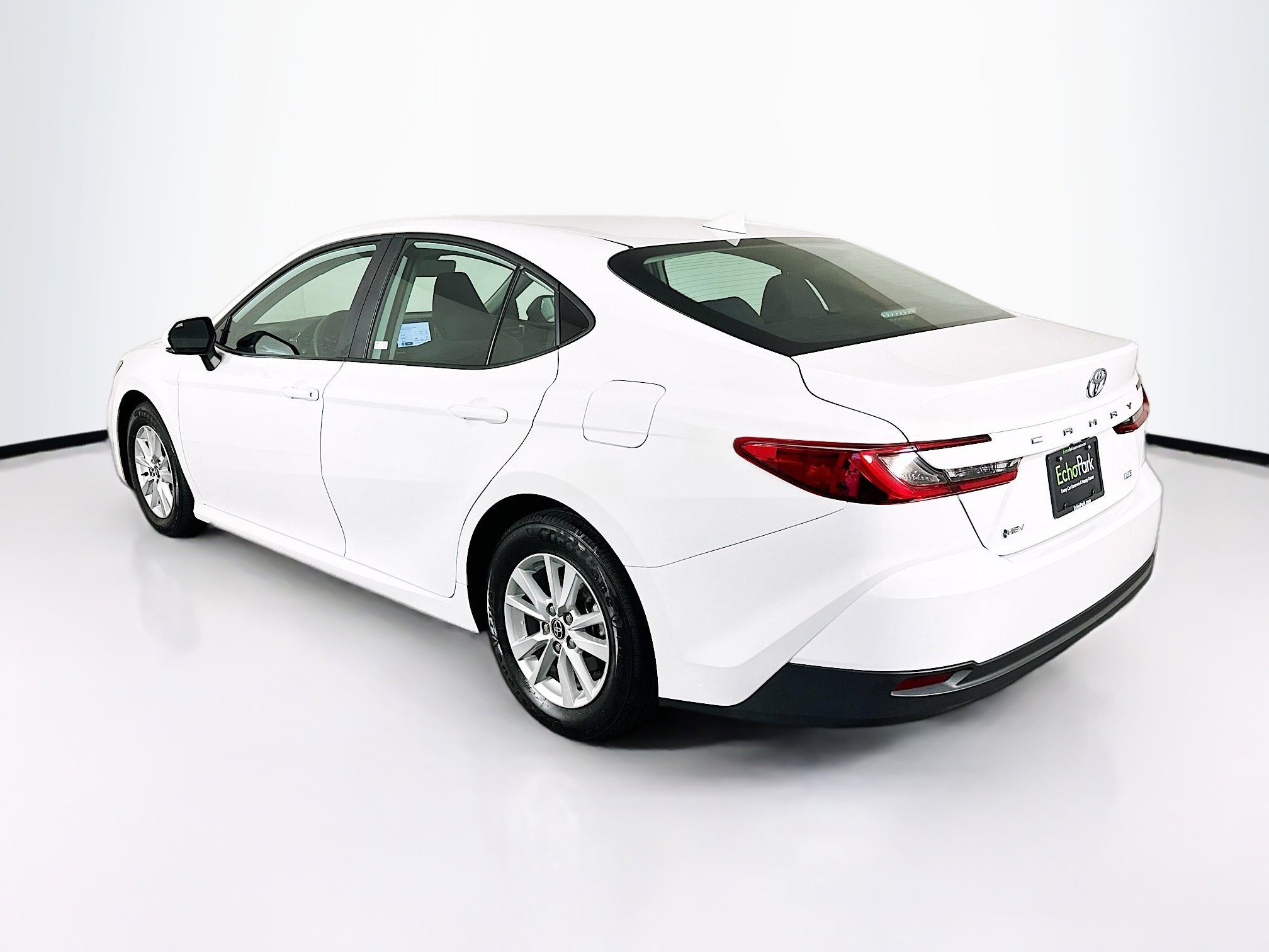 Used 2025 Toyota Camry LE image 5