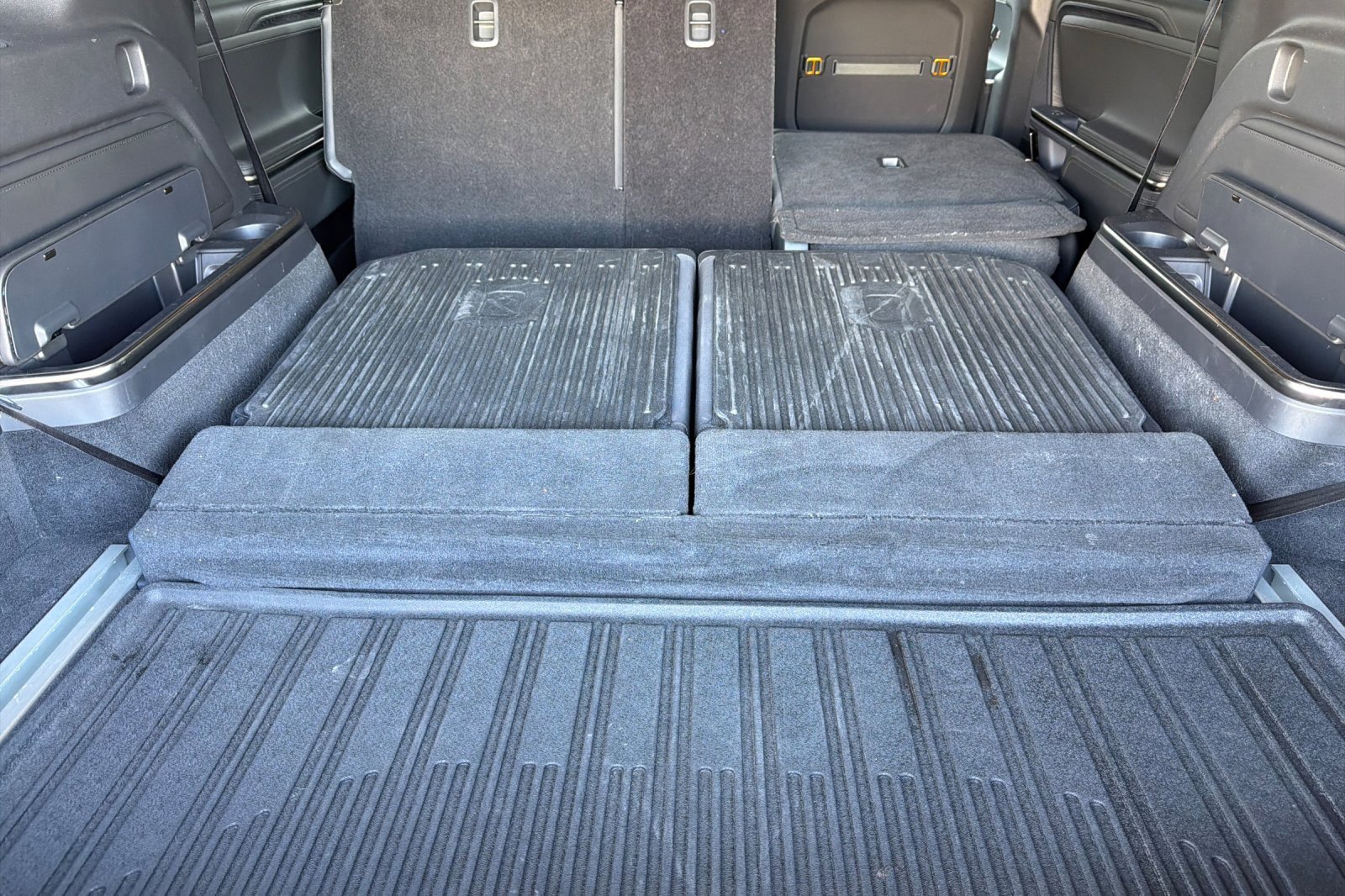 Used 2024 Rivian R1S Adventure image 15