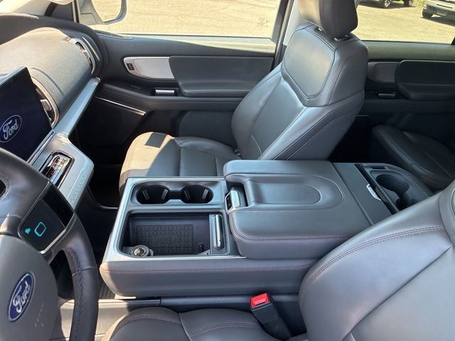 Used 2025 Ford Expedition Active AWD/4WD image 26