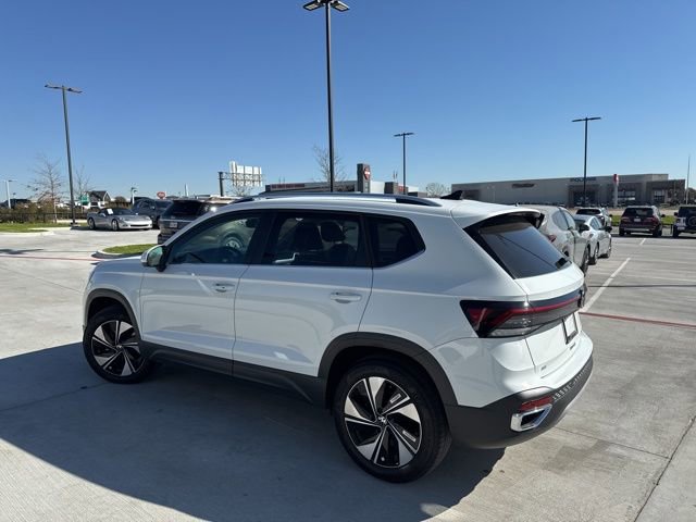 Used 2025 Volkswagen Taos SE image 3