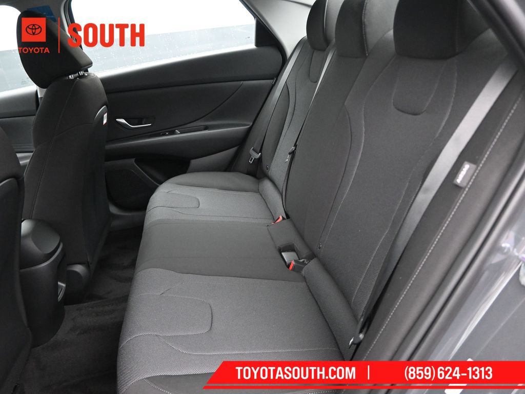 Used 2025 Hyundai Elantra SE FWD image 22