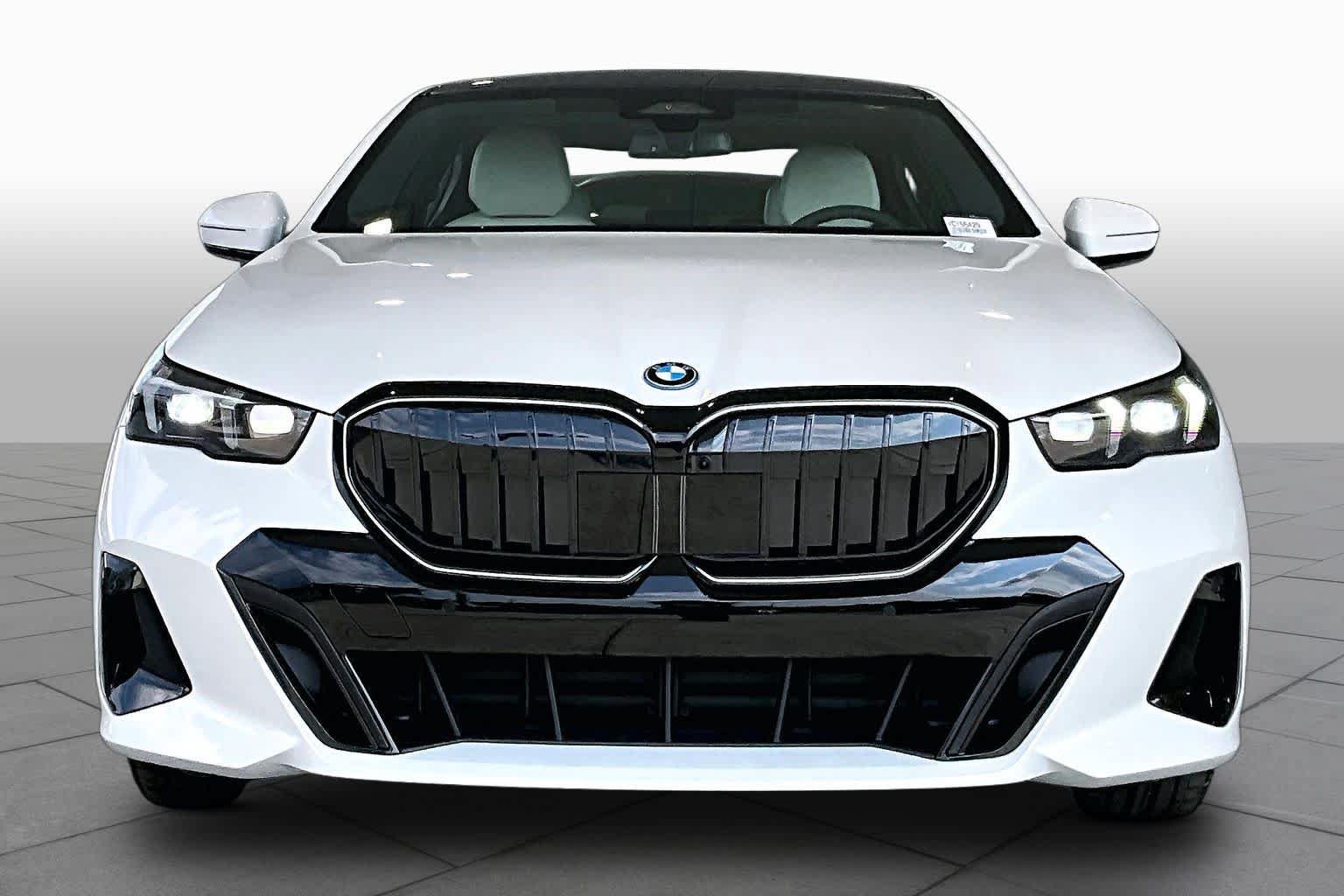 New 2027 BMW 550e xDrive w/ Premium Package AWD/4WD image 3