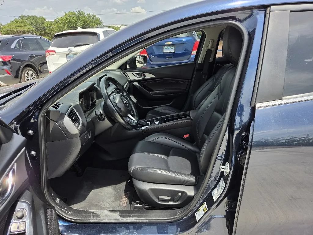 Used 2018 MAZDA MAZDA3 Touring FWD image 13