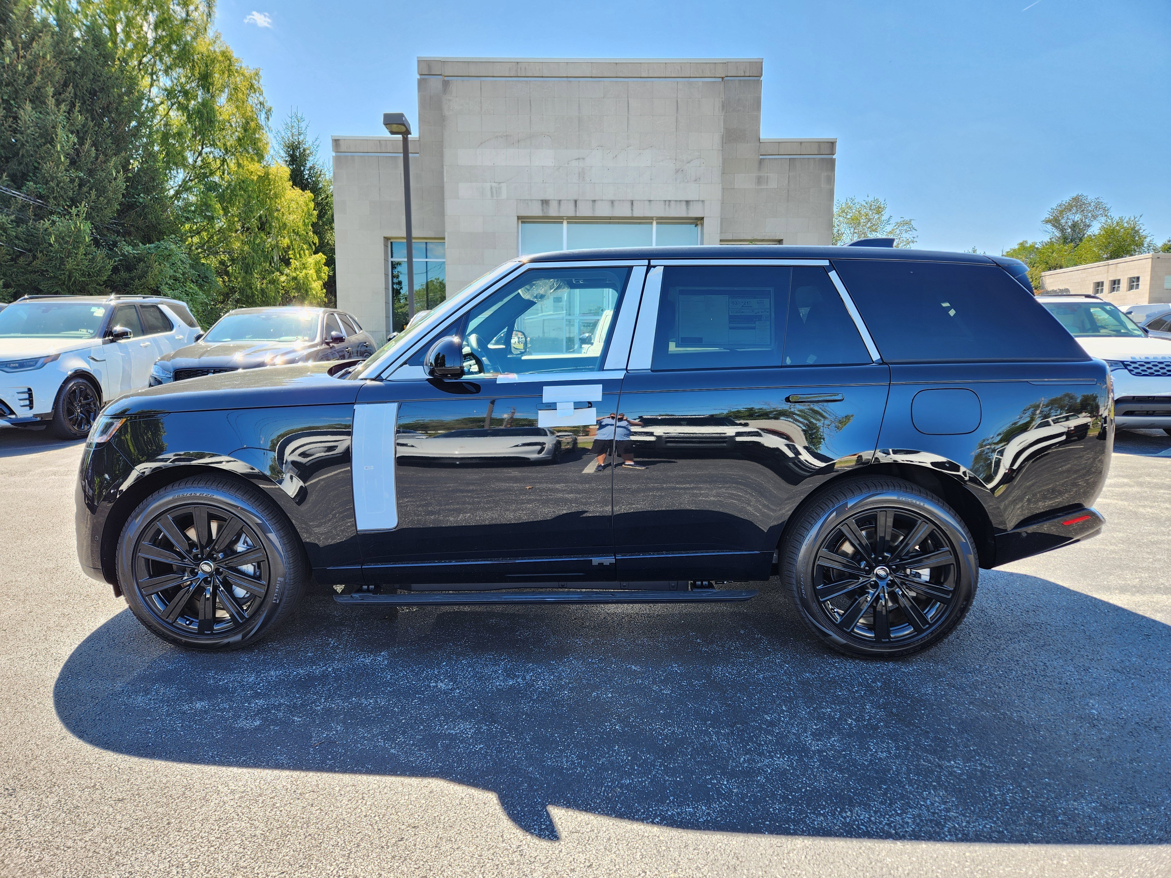 Used 2025 Land Rover Range Rover SE image 5