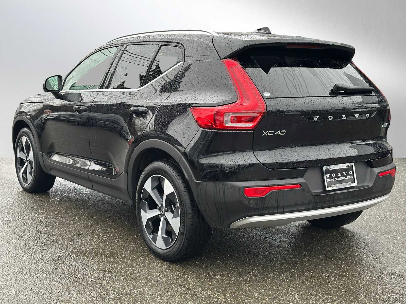 Used 2025 Volvo XC40 B5 Core w/ Protection Package Premier image 5