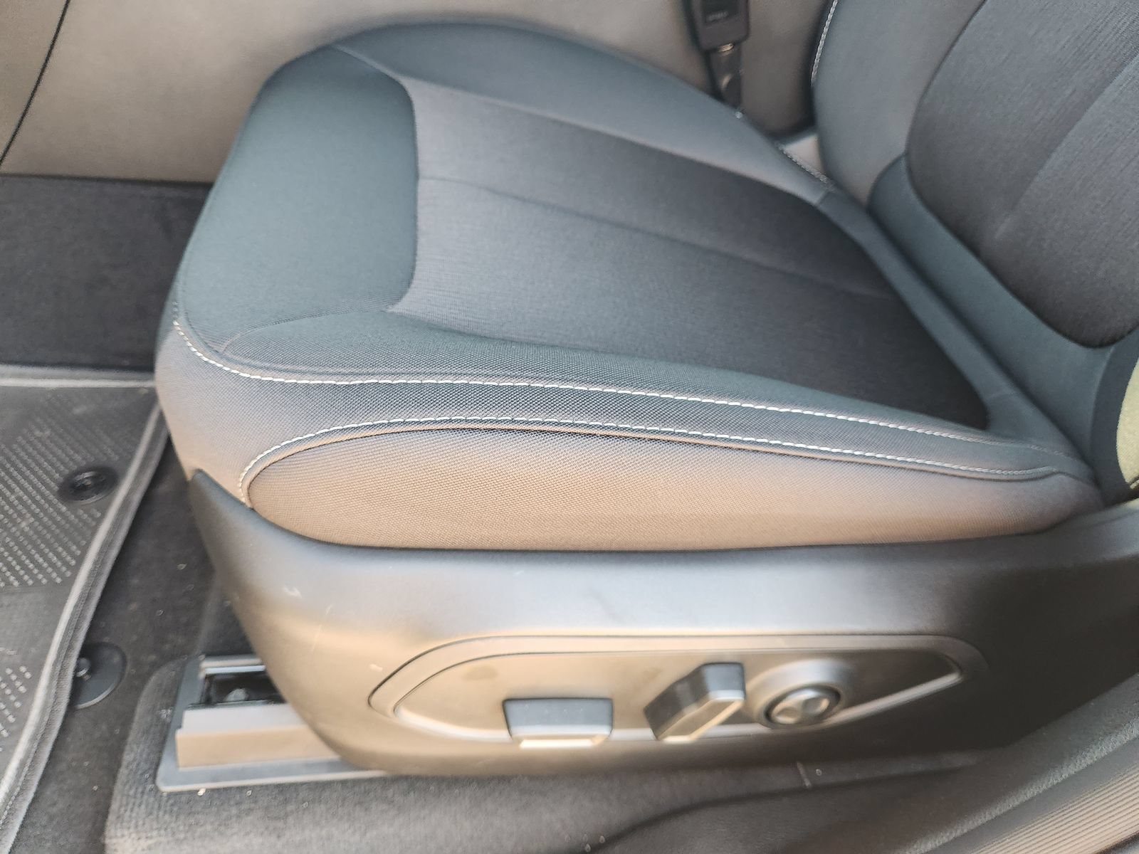 New 2026 Jeep Grand Cherokee Laredo RWD image 19