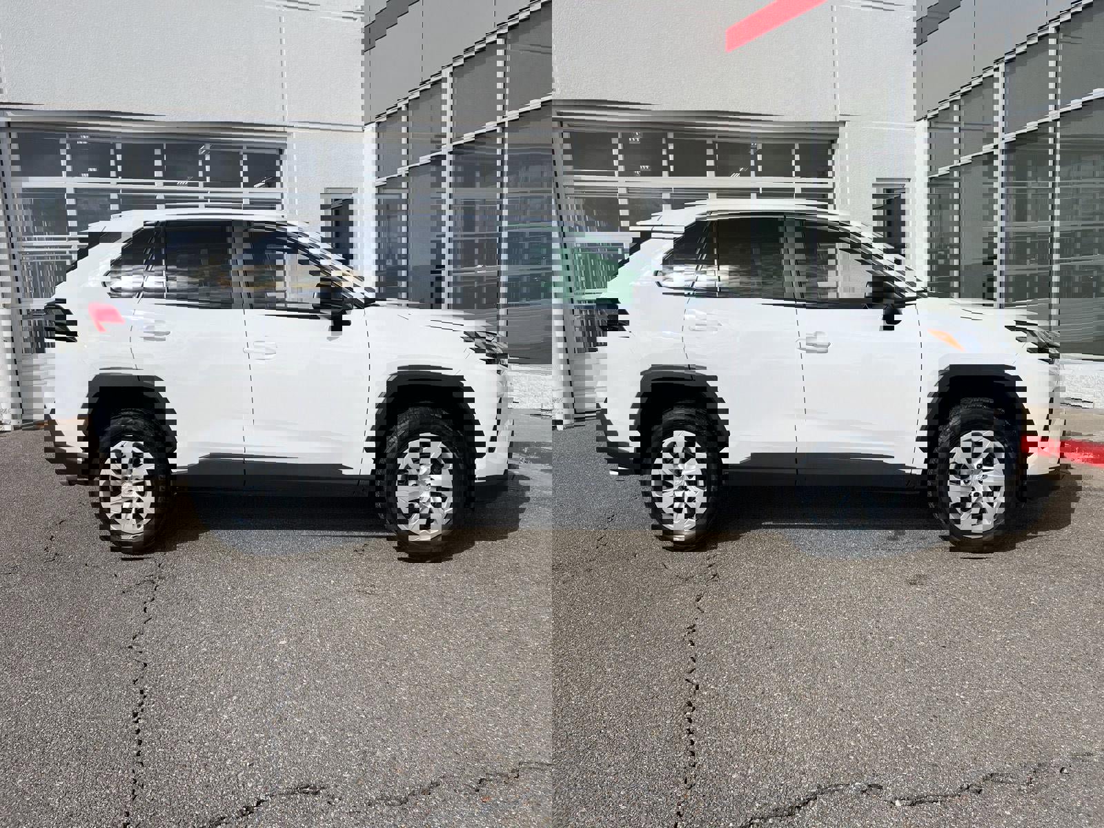 Used 2025 Toyota RAV4 LE image 7