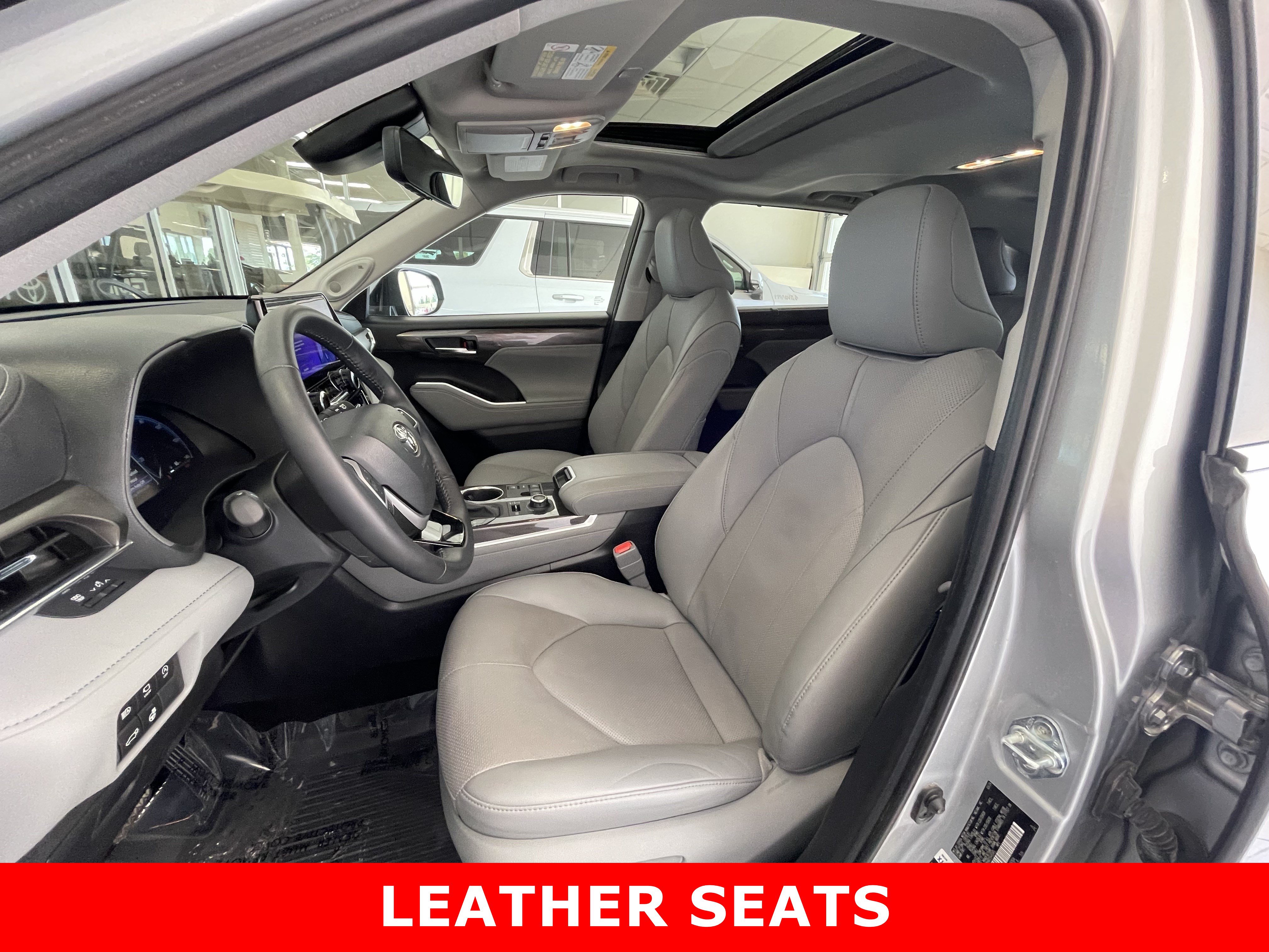 Used 2024 Toyota Highlander Limited AWD/4WD image 11