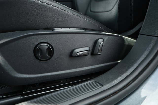 Used 2020 Volkswagen Jetta SEL Premium FWD image 24