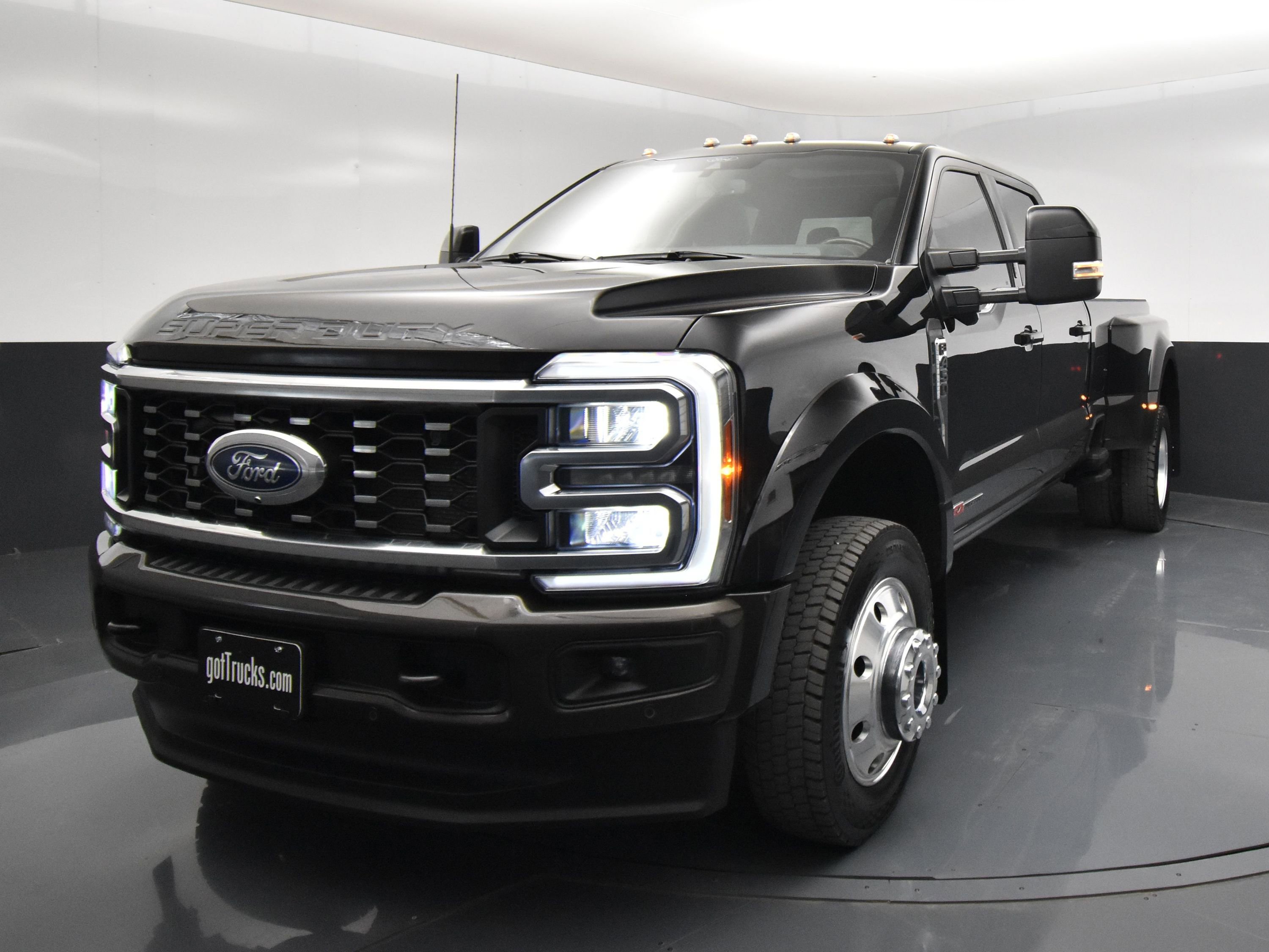 Used 2024 Ford F450 King Ranch w/ FX4 Off-Road Package image 2