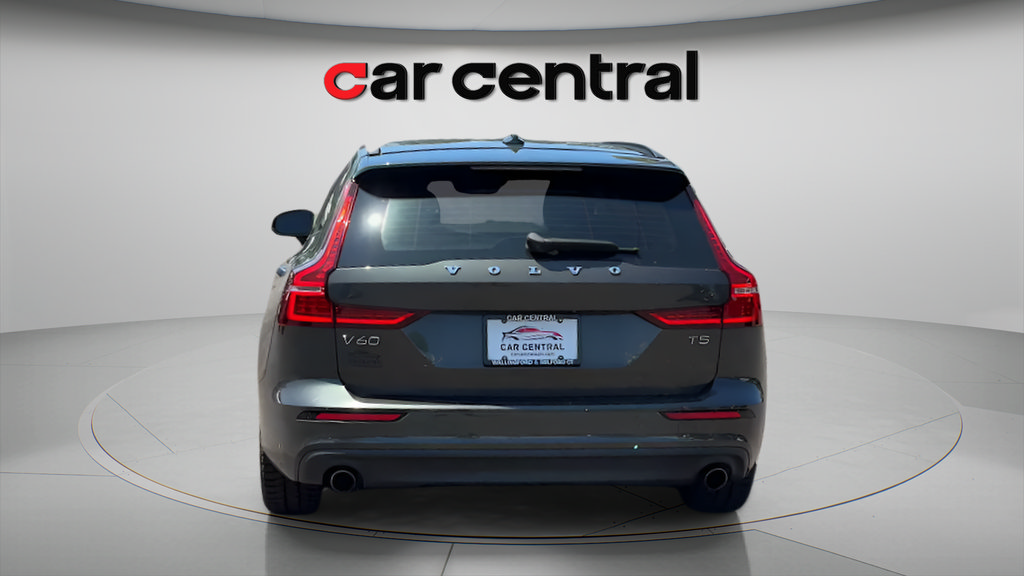 Used 2021 Volvo V60 T5 Momentum FWD image 4