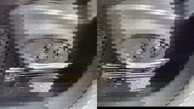 Used 2025 Jeep Compass Trailhawk w/ Trailhawk Convenience Group AWD/4WD image 14