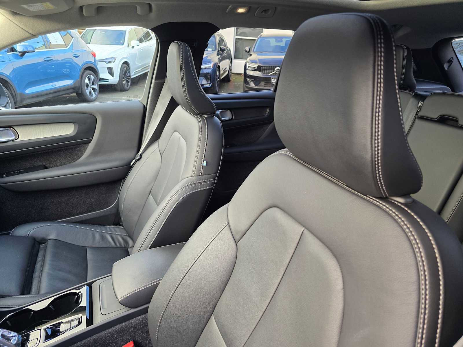 Certified 2025 Volvo XC40 B5 Plus w/ Climate Package image 22